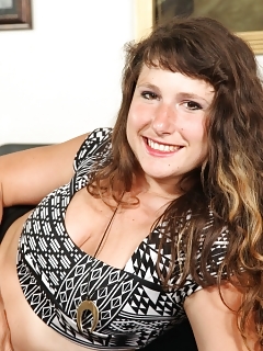 Felicia Pounded Hairy Pussy