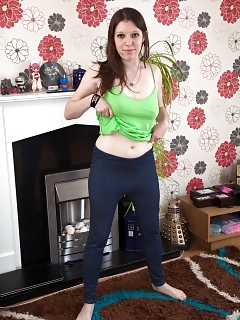 Laufy Hairy Close Up Pussy