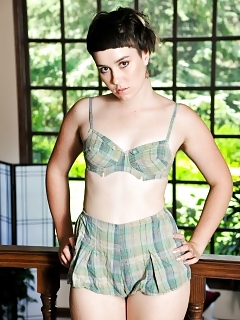 Barb Australian Hairy Girl