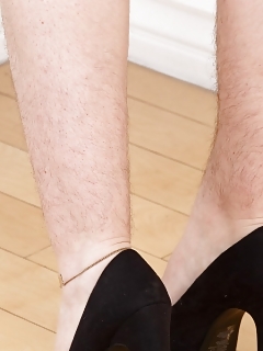 Simone Hairy Girl Butt Crack