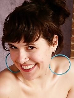 Penny Shaving Hairy Girl