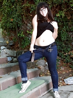 Cleo Young Wifes Hairy Pussy